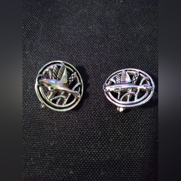 Vintage Pair of Sarah Coventry Clip-On Earrings, Silver, Flying Ducks - Picture 4 of 6